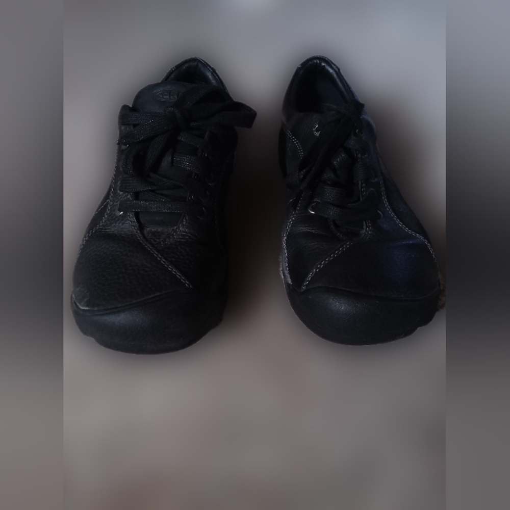 Keen 9.5 shoes - Picture 3 of 7